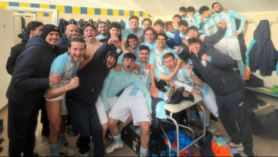 La squadra del Misano festeggia la vittoria