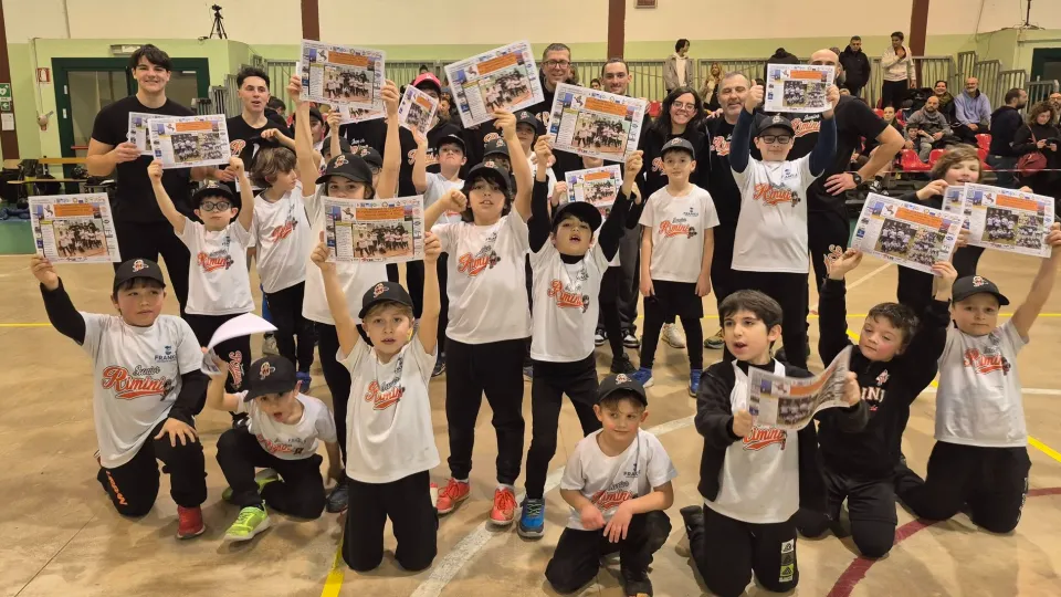 La squadra dello Junior Baseball Rimini con gli attestati