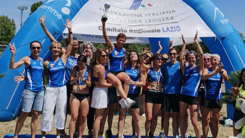 La squadra femminile esulta per il terzo posto alla fase Nazionale dei CDS Master