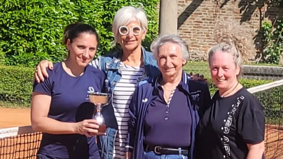 La squadra Ladies 40 del TC Viserba premiata a Ferrara