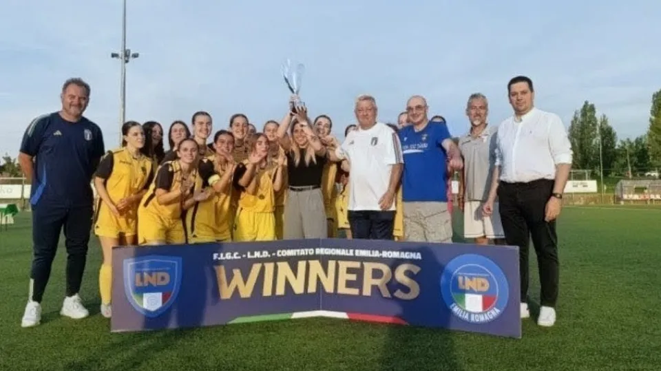 La squadra solleva la Coppa