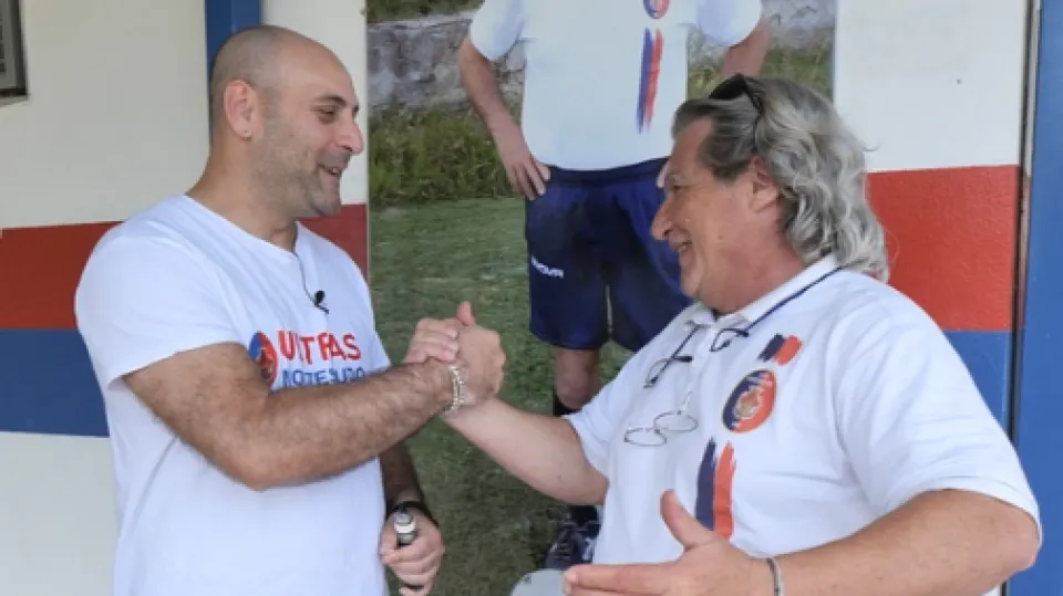 La stretta di mano tra il nuovo Presidente Leo Barbato ed il Presidente uscente Scarpino
