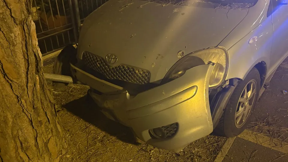 La Yaris distrutta dopo il violento tamponamento