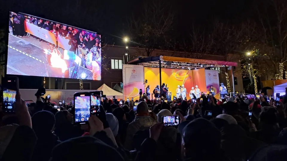 L'accensione del braciere olimpico (Foto Daniele Bacchi)