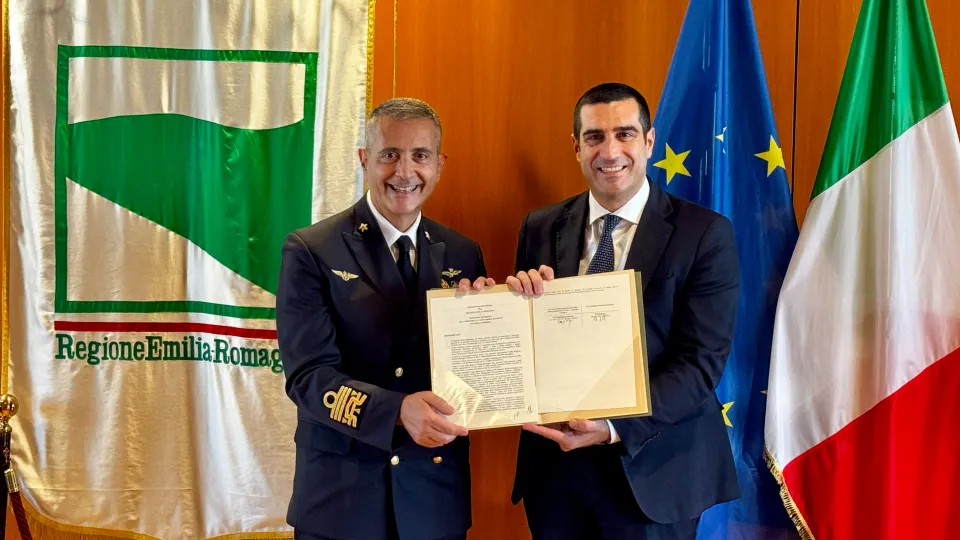 l'ammiraglio Sergio Liardo e il presidente Michele de Pascale