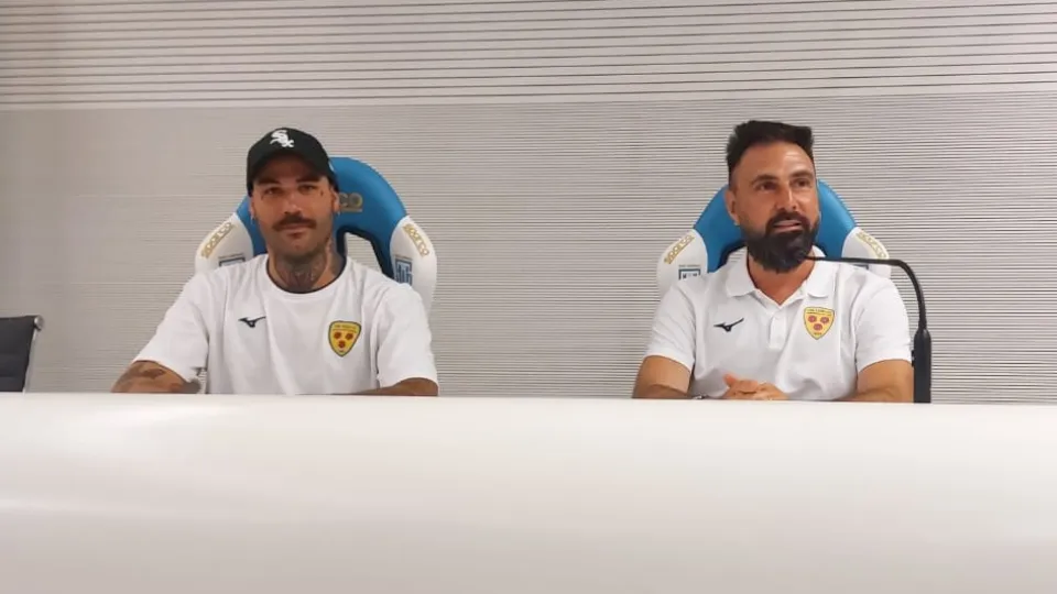 L'attaccante gialloblu Matteo Prandelli ed il tecnico Danilo Girolomoni