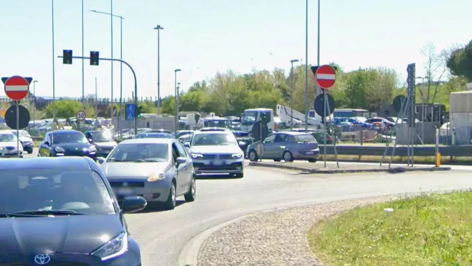 l'attuale semaforo pedonale sulla SS16 all'altezza di via Covignano (da Street View)