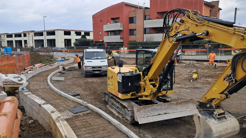 lavori rotatoria viale Gradara