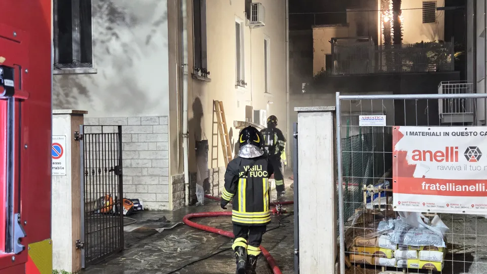 le immagini dell'intervento dei vigili