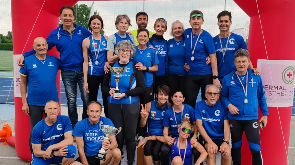 Le quadre maschile e femminile dell'Atletica Santamonica ai campioni Regionali di Società