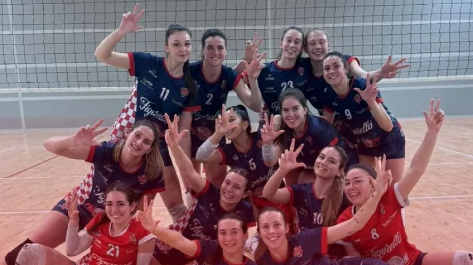 Le ragazze della Projet System Rimini festeggiano la vittoria