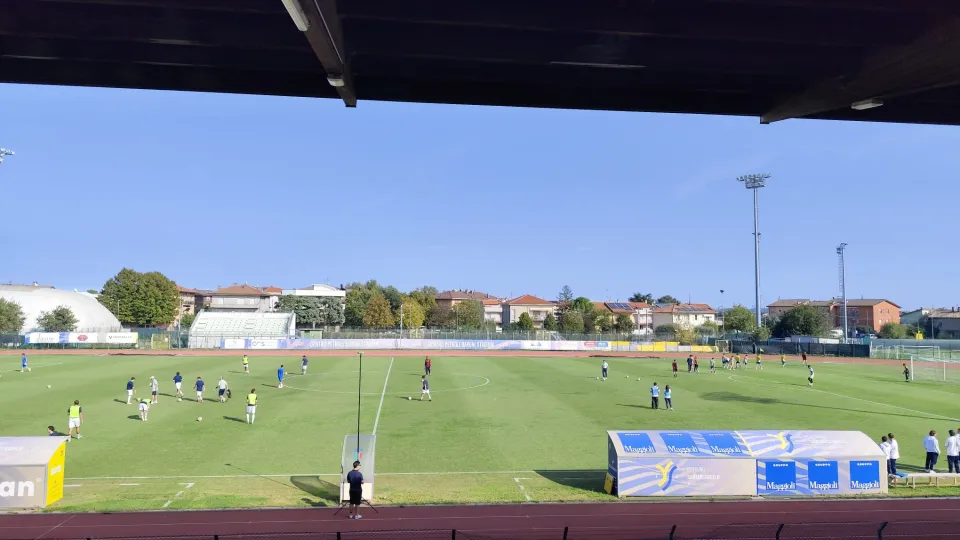 le squadre in campo per il riscaldamento