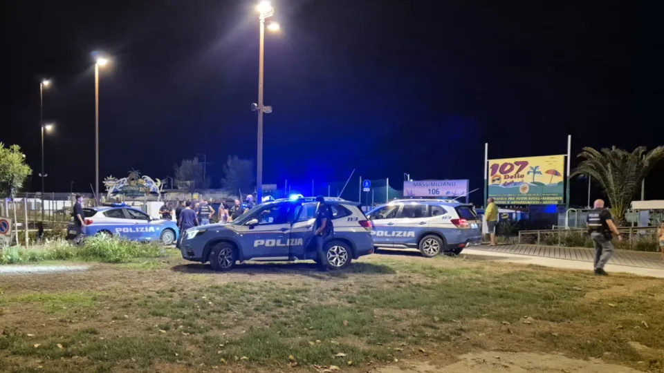 Le Volanti della polizia al termine dell'inseguimento