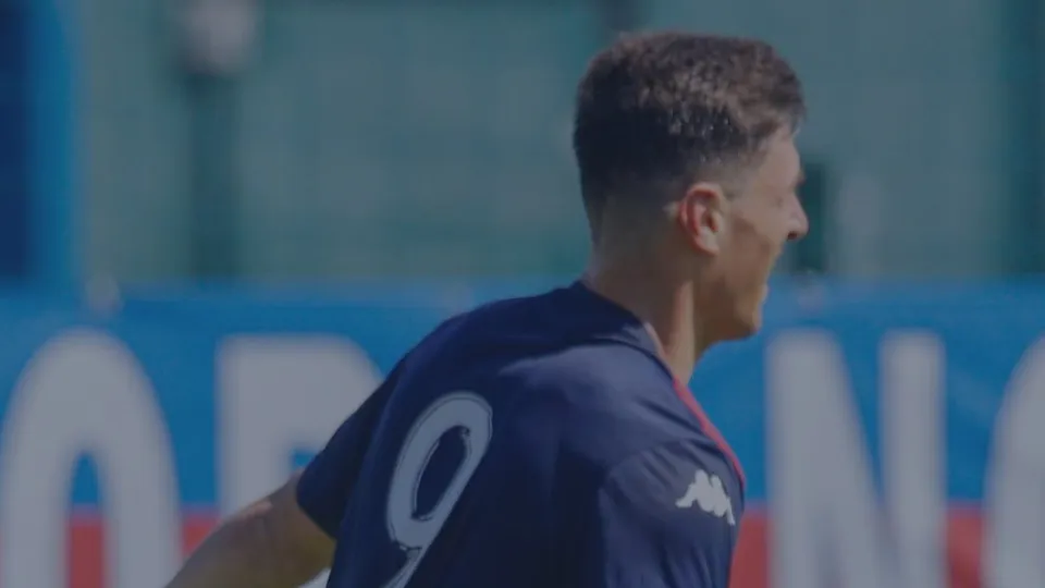 L'esultanza di Giovanni Pacchioni dopo un gol