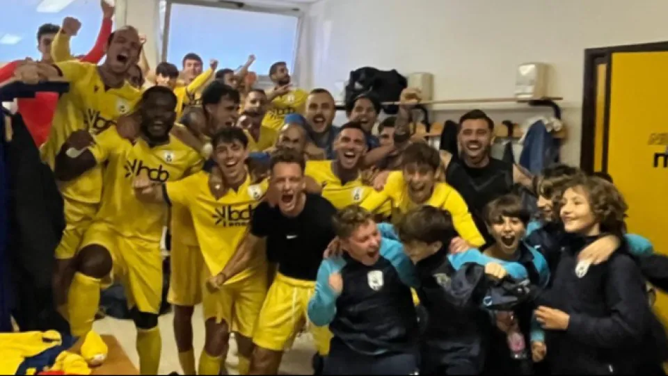 L'esultanza nello spogliatoio del Misano dopo la vittoria
