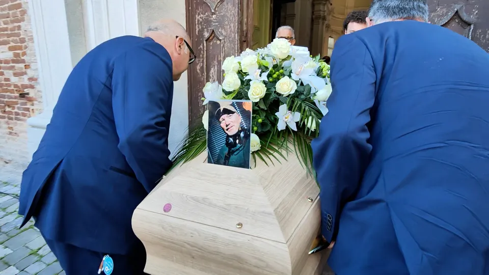 L'ingresso del feretro