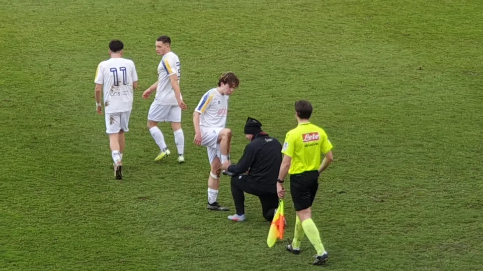 L'omaggio a Vittorio Satalino dopo il gol del 3-1