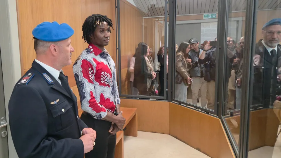 Louis Dassilva in attesa dell'inizio dell'udienza (foto Migliorini)