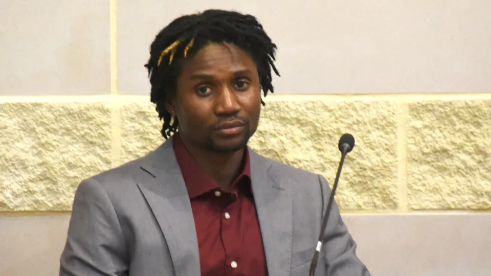 Louis Dassilva seduto sul banco dei testimoni (foto Migliorini)