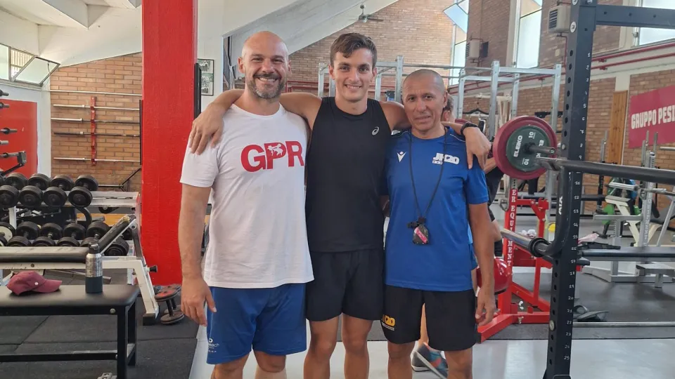 Luca Venturelli insieme ai preparatori Cicas ed Andrea Sanguinetti