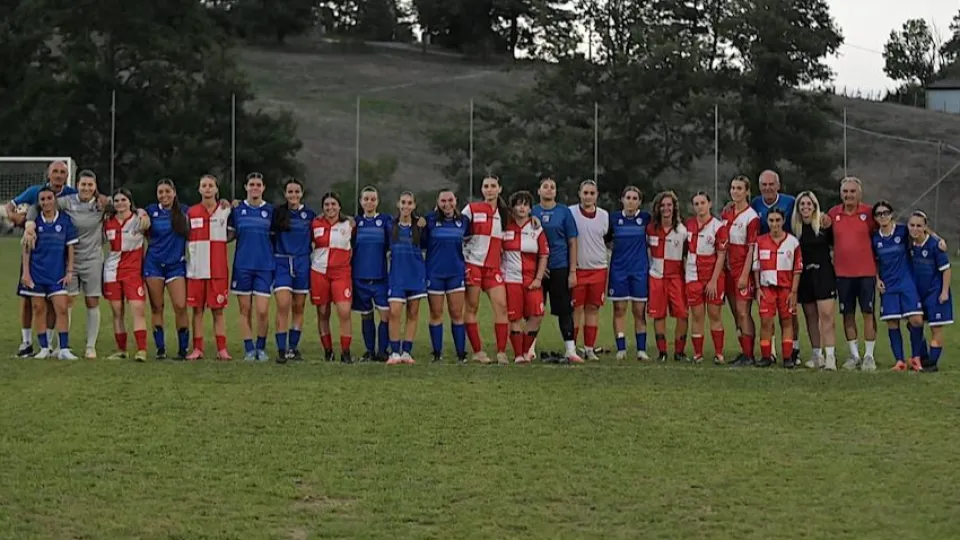 L'Under 19 della Rimini Calcio Femminile insieme alla Primavera della San Marino Academy