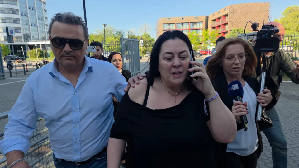 Manuela Bianchi arriva in tribunale per testimoniare (foto Migliorini)