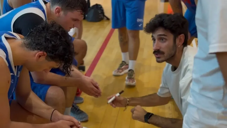 Michele Amadori durante un time out