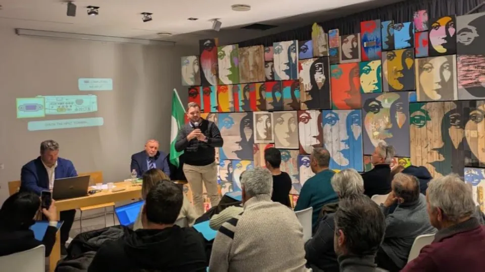 Mirco Meluzzi interviene all'assemblea