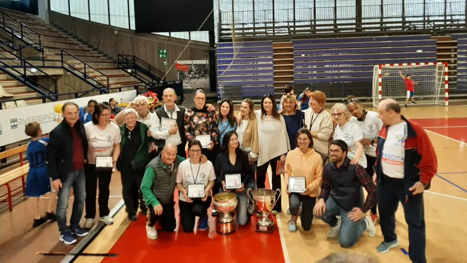 Nella foto di gruppo, Paolo Jommi al torneo Rinascita 2025 per la premiazione dei successi conseguiti