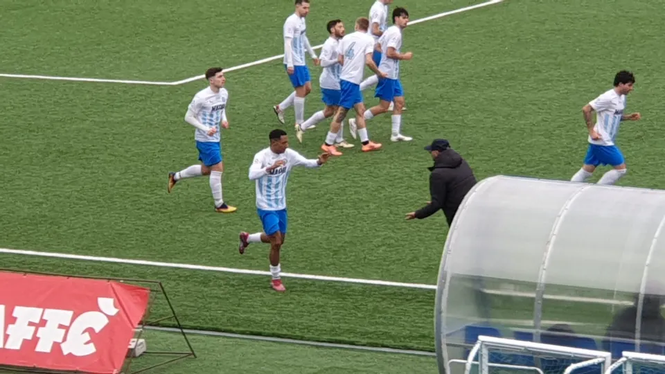 Nicholas Diop festeggia il gol partita