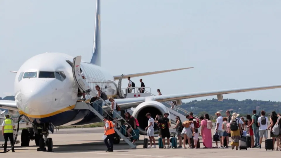 passeggeri all'aeroporto di Rimini