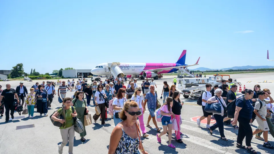 Passeggeri all'aeroporto di Rimini