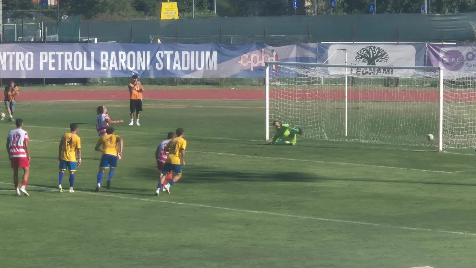 Piazze spiazza Golinucci dal dischetto per l'1-0 del Rimini