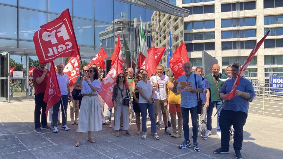 presidio al tribunale di Rimini lo scorso 30 giugno