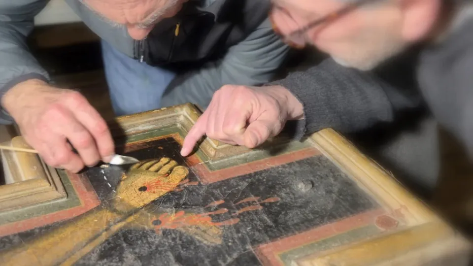 restauro dell'antico crocifisso