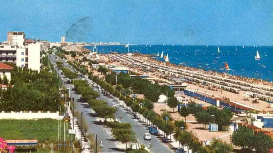 saluti vintage da Riccione (Wikipedia)