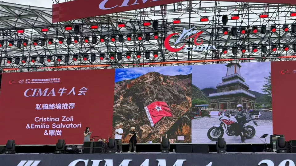 Salvatori e Zoli sul palco