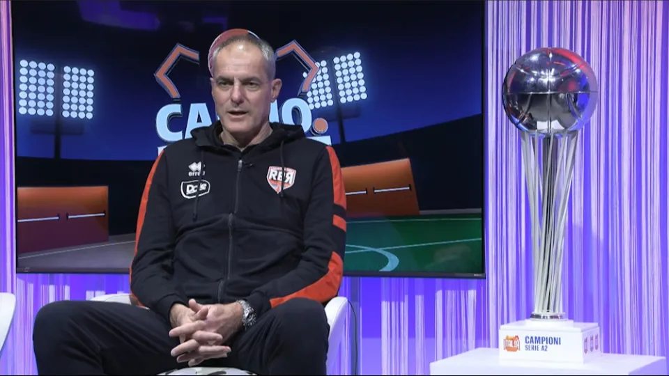 Sandro Dell'Agnello e la Coppa Italia nello studio di Calcio.Basket