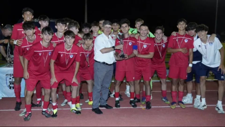 Sergio Franco premia l'Under 17 della San Marino Academy