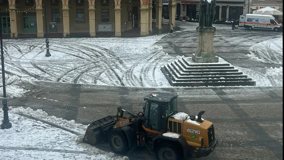 spazzaneve al lavoro a Santarcangelo