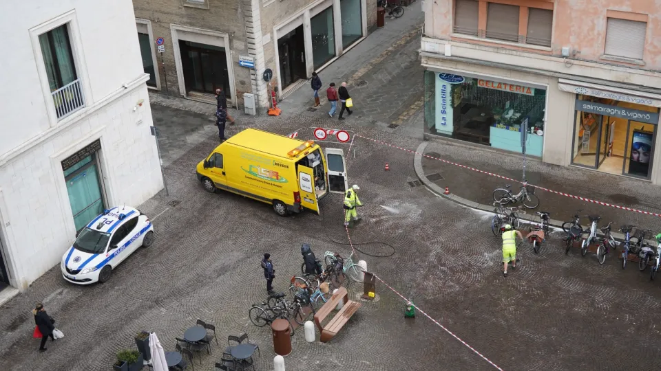 sversamento in via Gambalunga