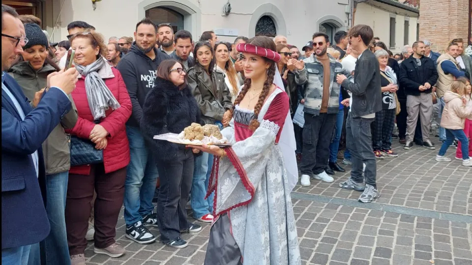 Taglio del nastro per la Fiera del Tartufo di Sant'Agata