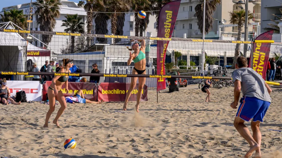 Torna sulle spiagge di Riccione il Beachline Festival