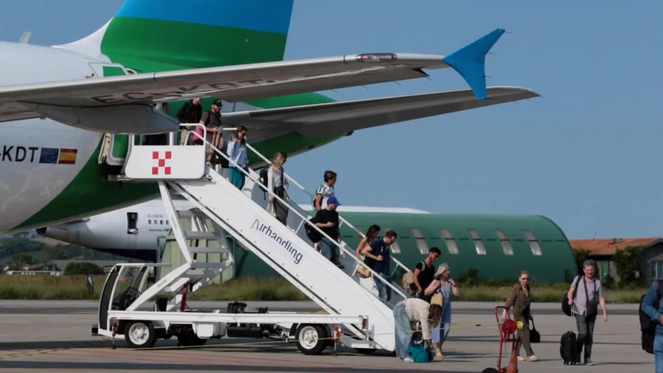 turisti in arrivo a Rimini