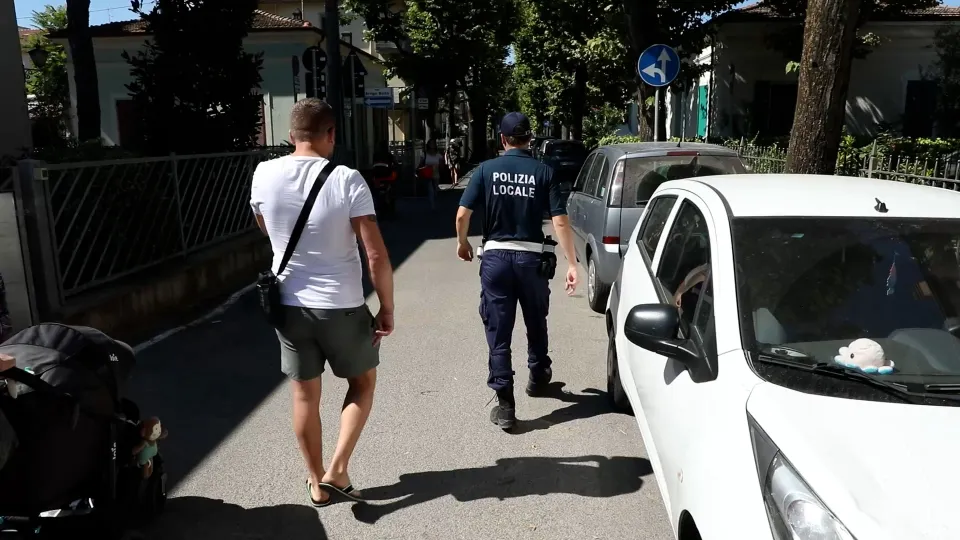 un agente della polizia locale di Rimini