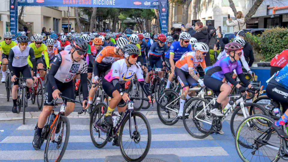 Un momento della Granfondo Riccione (archivio)