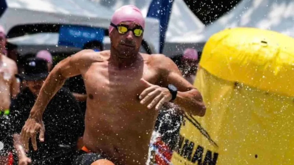 Un momento della partenza (archivio)