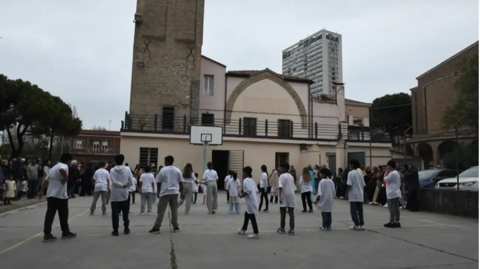 Un momento di gioco durante la festa