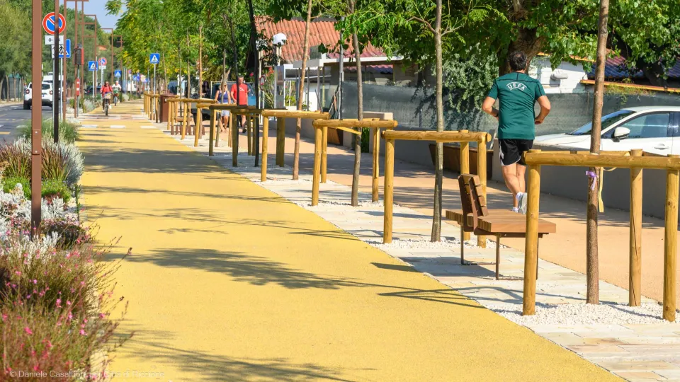 un tratto riqualificato del lungomare del sole