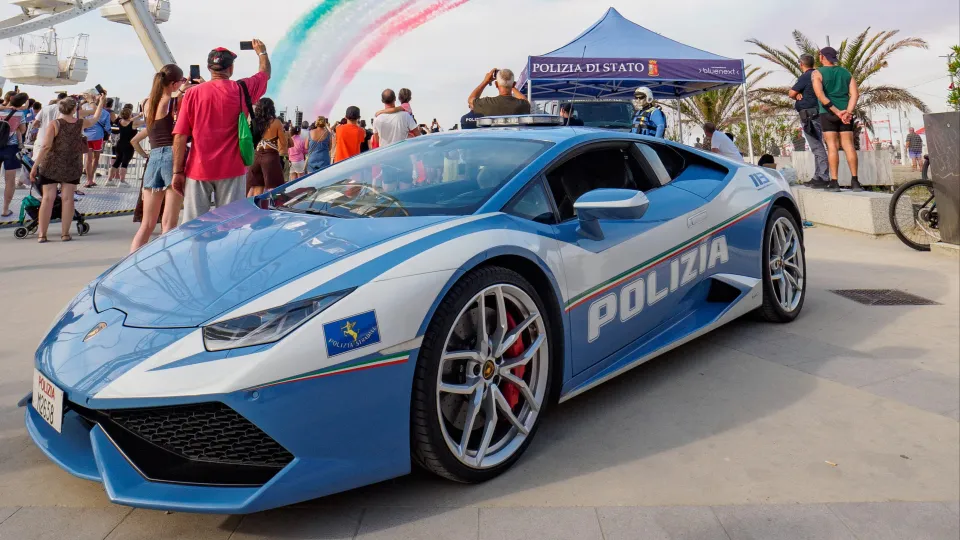 un veicolo della Polizia in esposizione